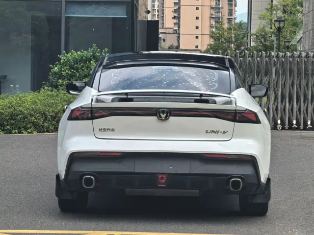 Changan UNI-V — Фото автомобиля 3
