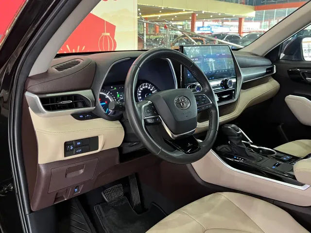 Toyota Highlander — Фото автомобиля 7