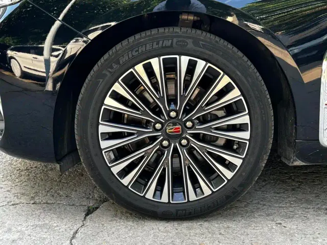 Hongqi H9 — Фото автомобиля 10