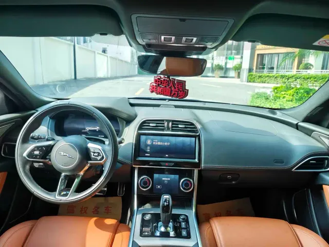 Jaguar XEL — Фото автомобиля 9