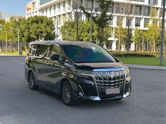 Toyota Alphard — Фото автомобиля 3