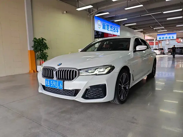 Фотография автомобиля — BMW 5 Series