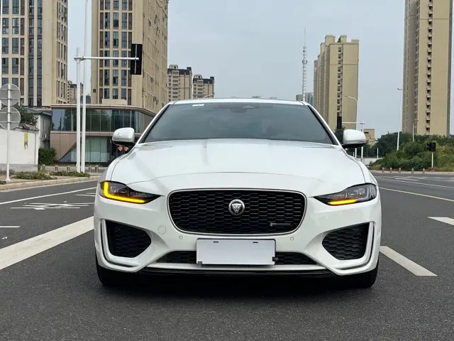 Jaguar XEL — Фото автомобиля 2