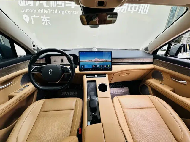 Aito M5 — Фото автомобиля 6