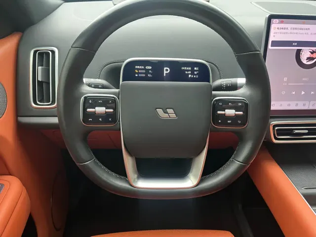 Li Auto L8 — Фото автомобиля 5