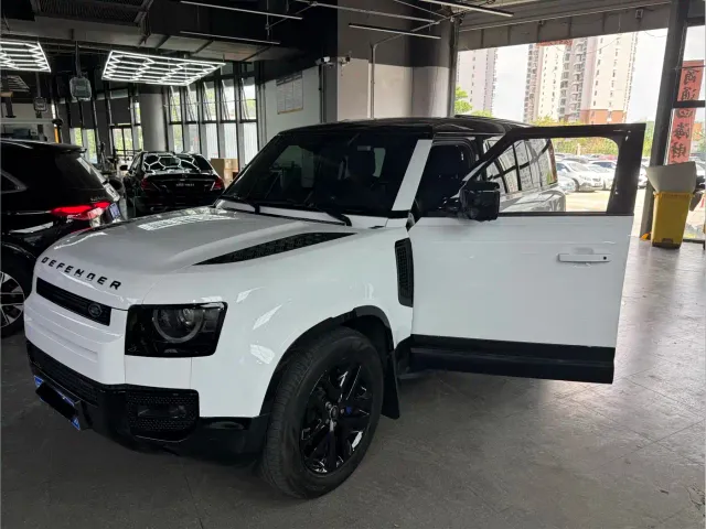 Фотография автомобиля — Land Rover Defender