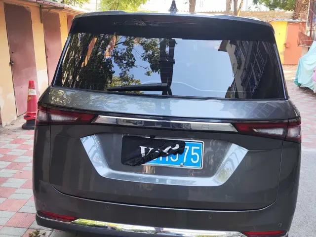 Wuling Jiachen — Фото автомобиля 10