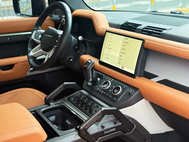 Land Rover Defender — Фото автомобиля 18