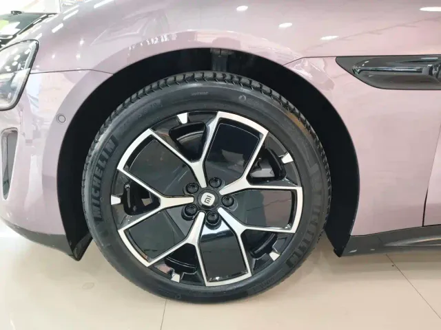 Xiaomi SU7 — Фото автомобиля 22