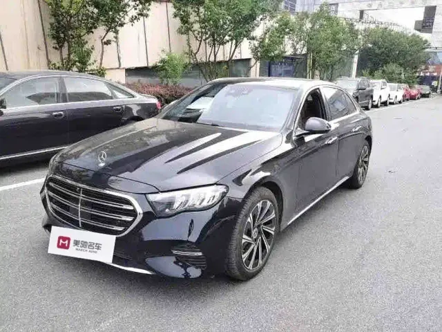 Фотография автомобиля — Mercedes-Benz E-Class