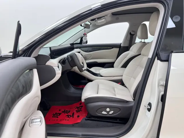 IM Motors LS6 — Фото автомобиля 16