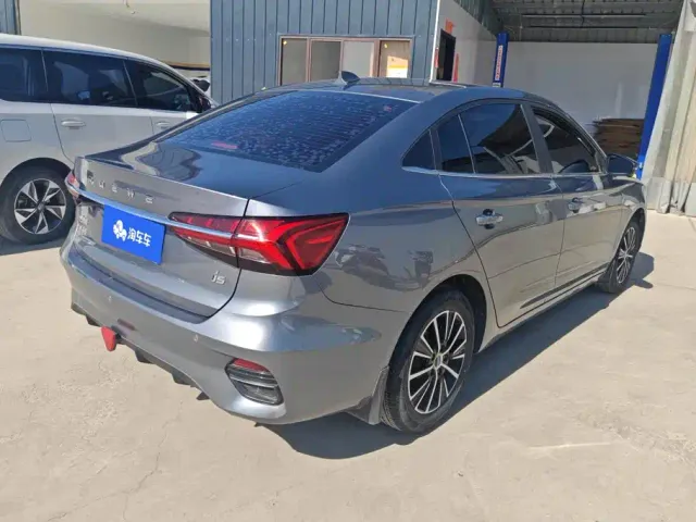 Roewe i5 — Фото автомобиля 3