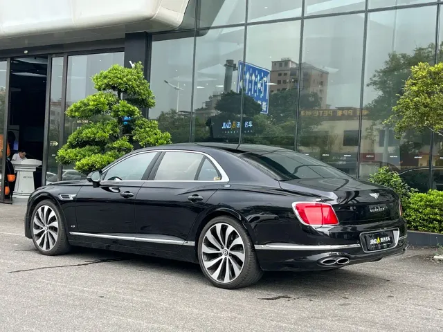 Bentley Flying Spur — Фото автомобиля 9