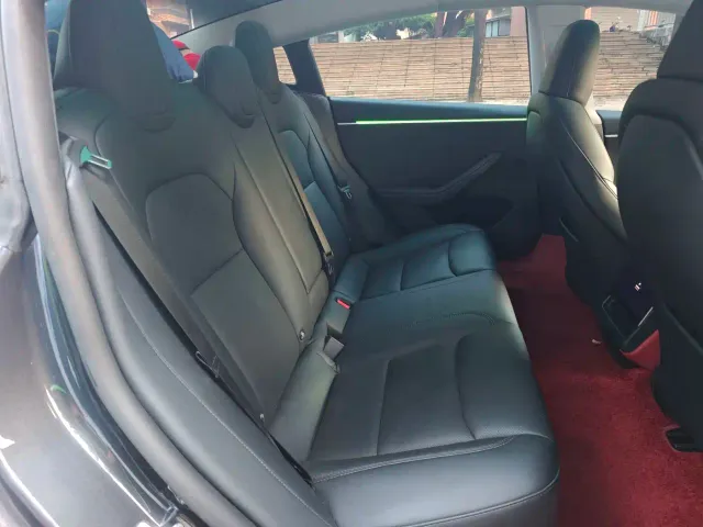 Tesla Model 3 — Фото автомобиля 27
