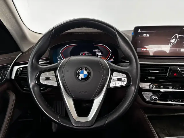 BMW 5 Series — Фото автомобиля 16