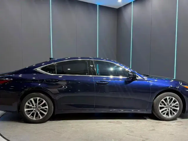 Lexus ES — Фото автомобиля 5