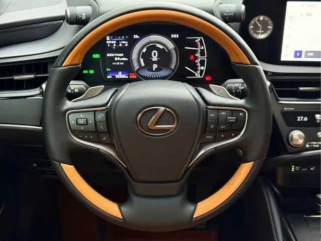 Lexus ES — Фото автомобиля 6