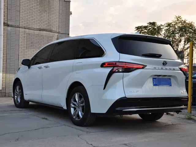 Toyota Sienna — Фото автомобиля 4