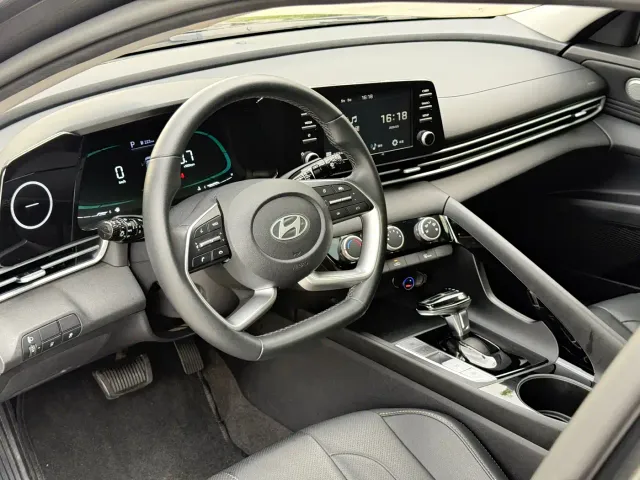 Hyundai Elantra — Фото автомобиля 11