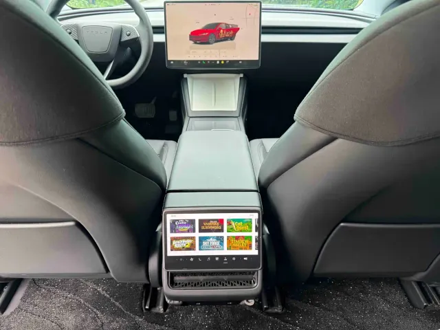 Tesla Model 3 — Фото автомобиля 7