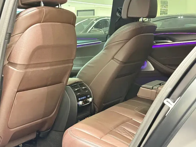BMW 5 Series — Фото автомобиля 14