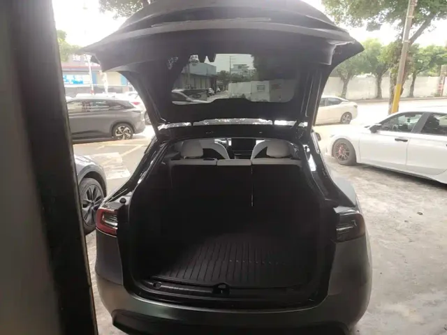 Tesla Model Y — Фото автомобиля 18