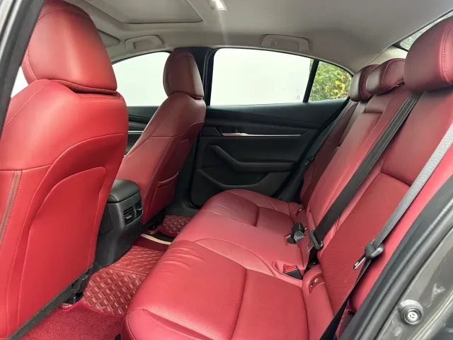 Mazda Axela — Фото автомобиля 10
