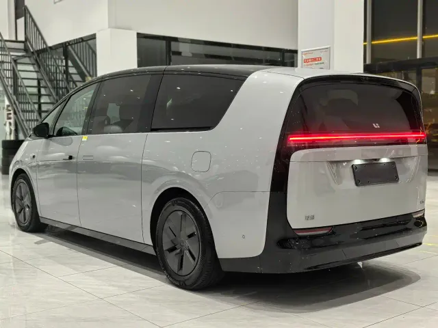 Li Auto MEGA — Фото автомобиля 6