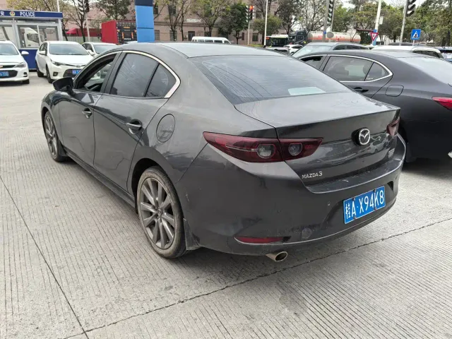 Mazda Axela — Фото автомобиля 4