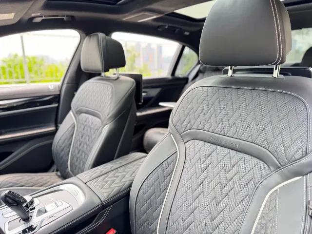 BMW 7 Series — Фото автомобиля 15