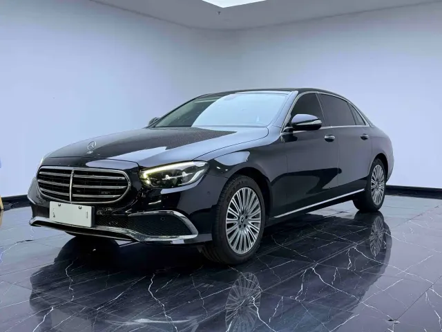 Фотография автомобиля — Mercedes-Benz E-Class