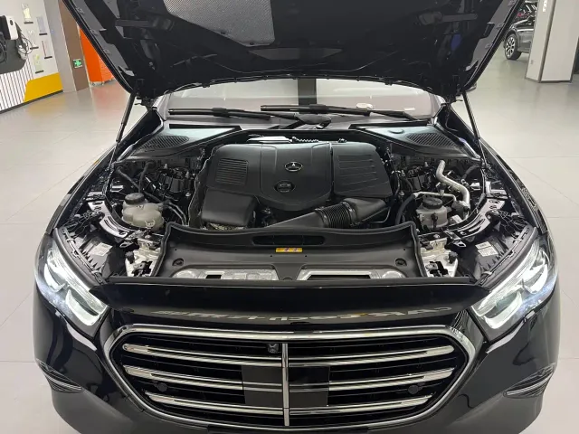 Mercedes-Benz E-Class — Фото автомобиля 26