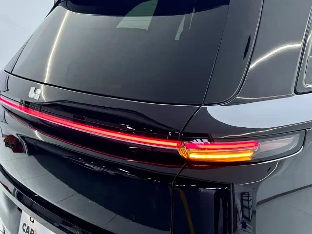 Li Auto L8 — Фото автомобиля 13