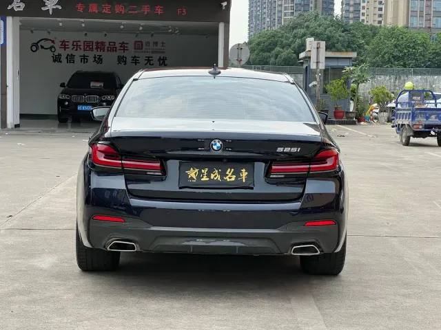 BMW 5 Series — Фото автомобиля 18