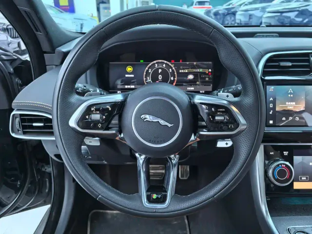 Jaguar XEL — Фото автомобиля 8