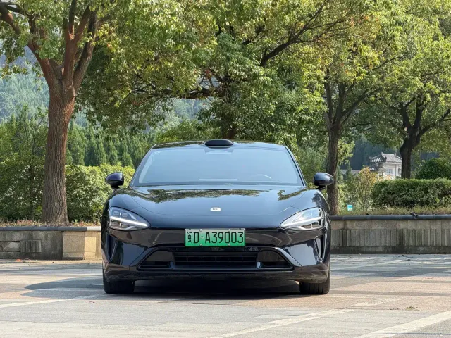 Xiaomi SU7 — Фото автомобиля 2