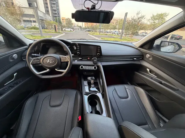 Hyundai Elantra — Фото автомобиля 10