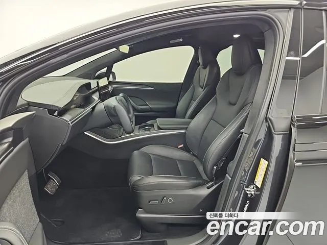 Tesla Model X — Фото автомобиля 11