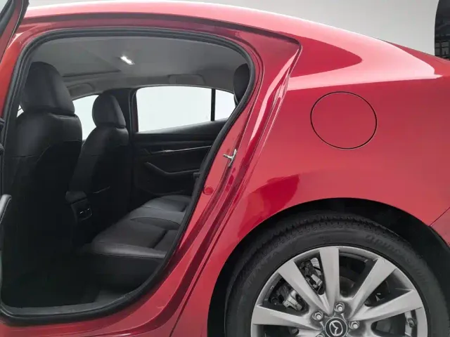 Mazda Axela — Фото автомобиля 15