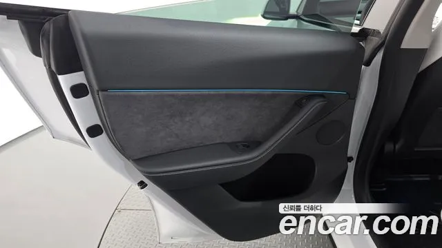 Tesla Model Y — Фото автомобиля 14