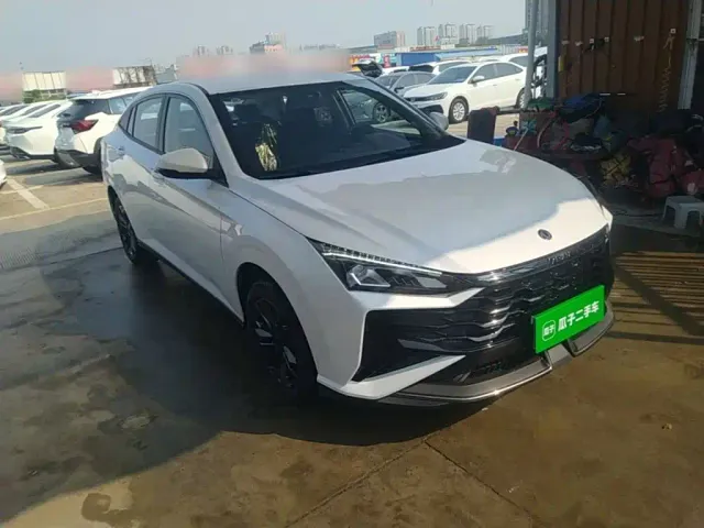 Dongfeng Yixuan — Фото автомобиля 3
