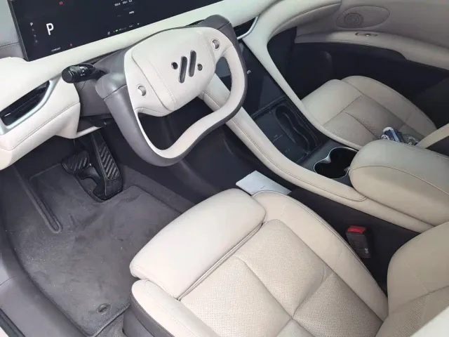 IM Motors LS6 — Фото автомобиля 9