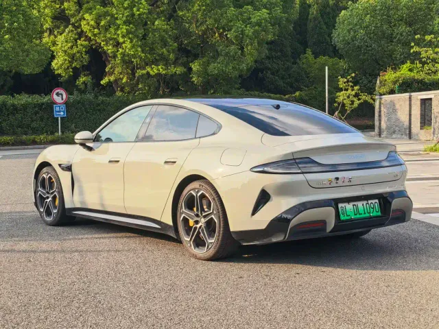 Xiaomi SU7 — Фото автомобиля 7