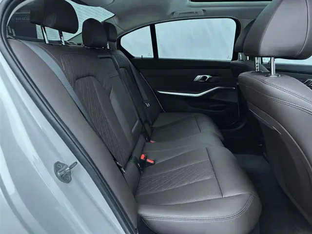 BMW 3 Series — Фото автомобиля 14