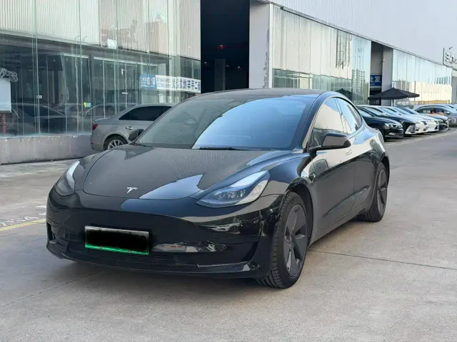 Фотография автомобиля — Tesla Model 3