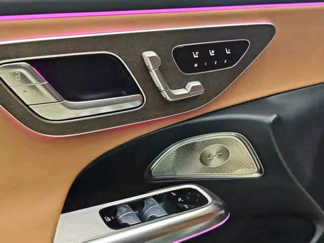 Mercedes-Benz E-Class — Фото автомобиля 6