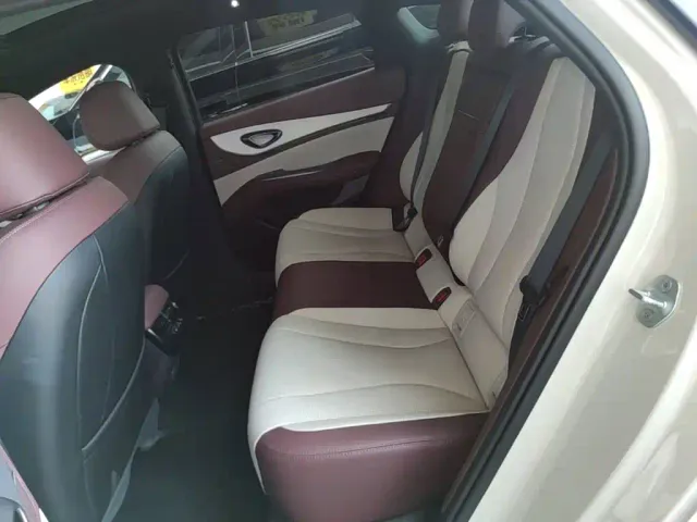 BYD Seal 07 DM-i — Фото автомобиля 16