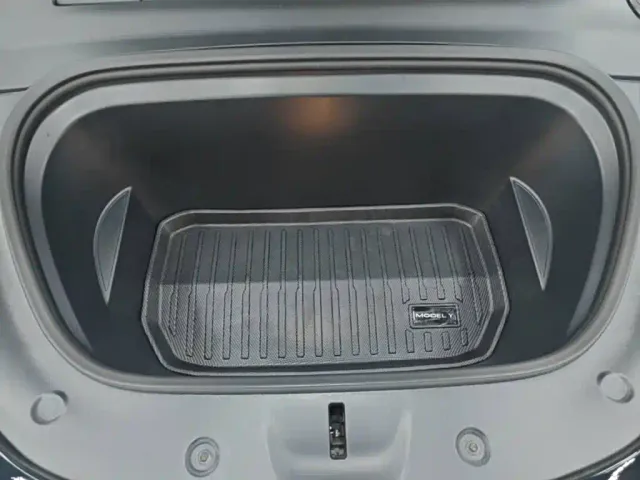 Tesla Model Y — Фото автомобиля 19