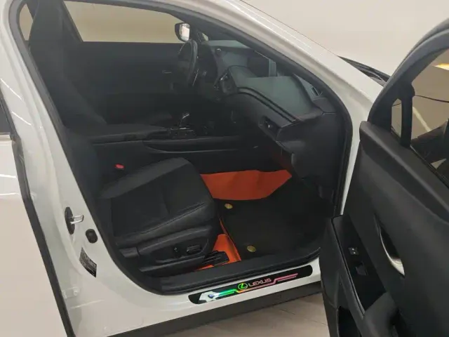 Lexus UX — Фото автомобиля 8