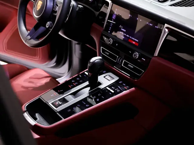 Porsche Macan — Фото автомобиля 10